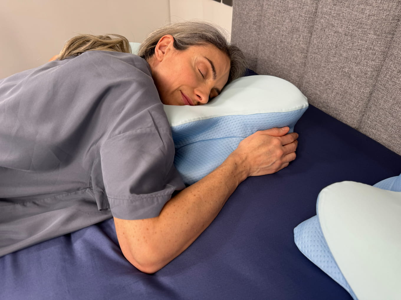Woman sleeping peacefully on Derila Ergo pillow